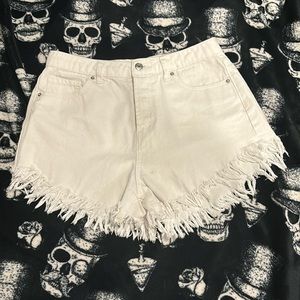 White wild fable Jean shorts with 4 buttons